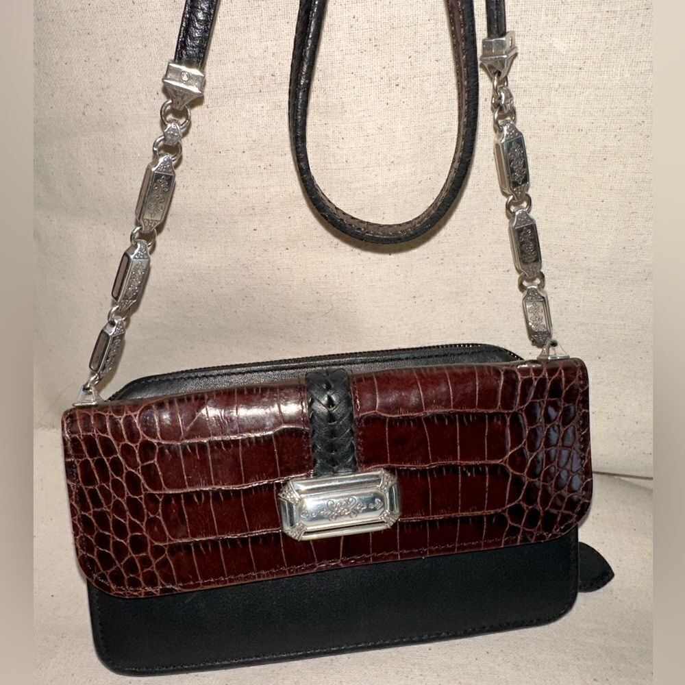 Brighton crossbody bag with silver detaining on drop handle brown/back leather